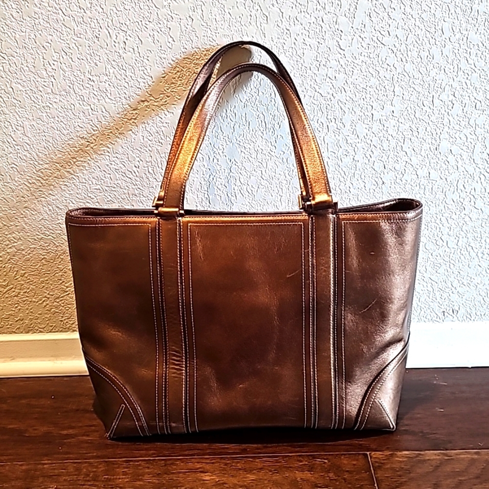 Ellen Tracy metallic copper leather purse